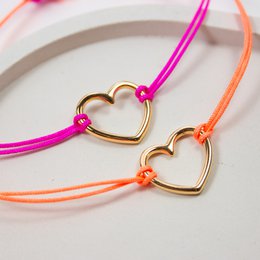 Bracciale su cartoncino - cuore d'oro - amore - pendente placcato oro 24K - macramè - cartoncino riciclato DIN A6