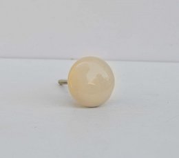 Keramisk knop i cremefarve 2,5x2,5 cm