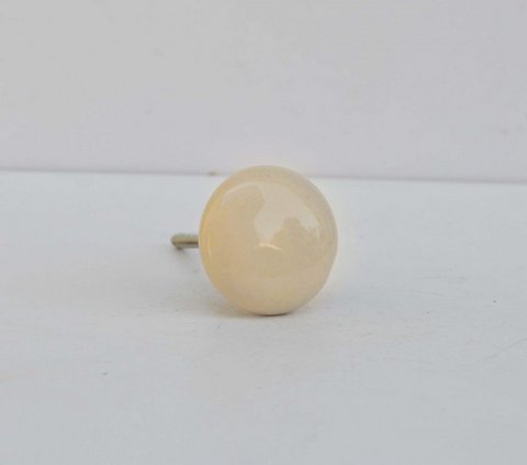 Keramische knop in crème kleur 2,5x2,5 cm