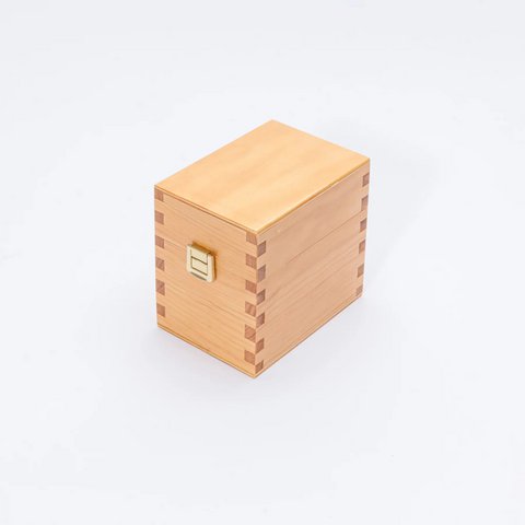 "Tesoro" - Aufbewahrungsbox aus lackiertem Massivholz