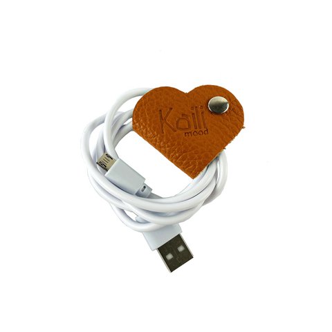 K0039LB | Hergestellt in Italien, herzförmige Kabeltrommel aus echtem Vollnarbenleder, Dollar-Maserung – Farbe Orange – Maße: 5 x 8 x 0,5 cm – Verpackung: Geschenkbox mit starrem Boden/Deckel