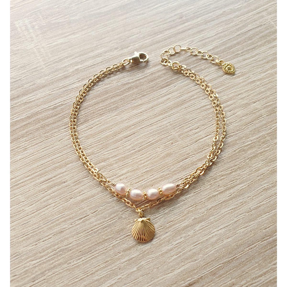 18K vergulde schelpenarmband met rozenblaadjes