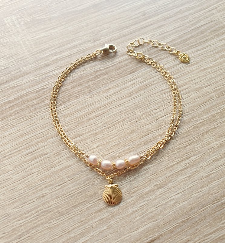 Bracciale con conchiglia placcato oro 18 carati e petali di rosa