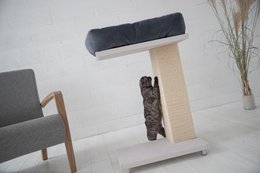 KARKLAS - griffoir et poste de couchage moderne