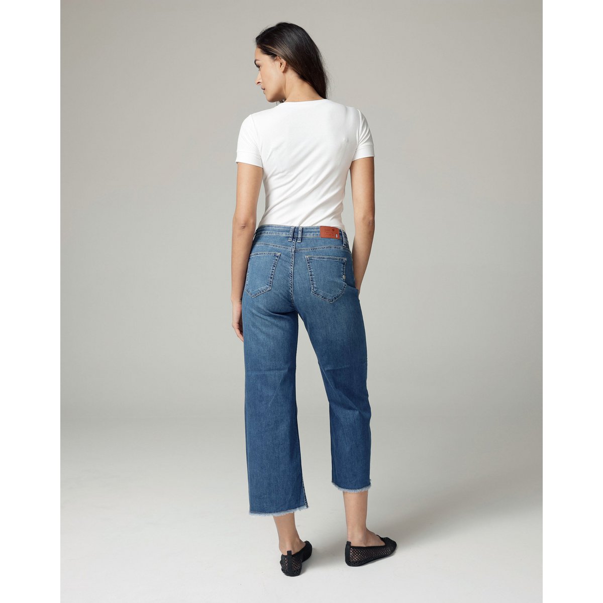 Mid-Blue staight-leg cropped mid-Rise jeans | Nancy