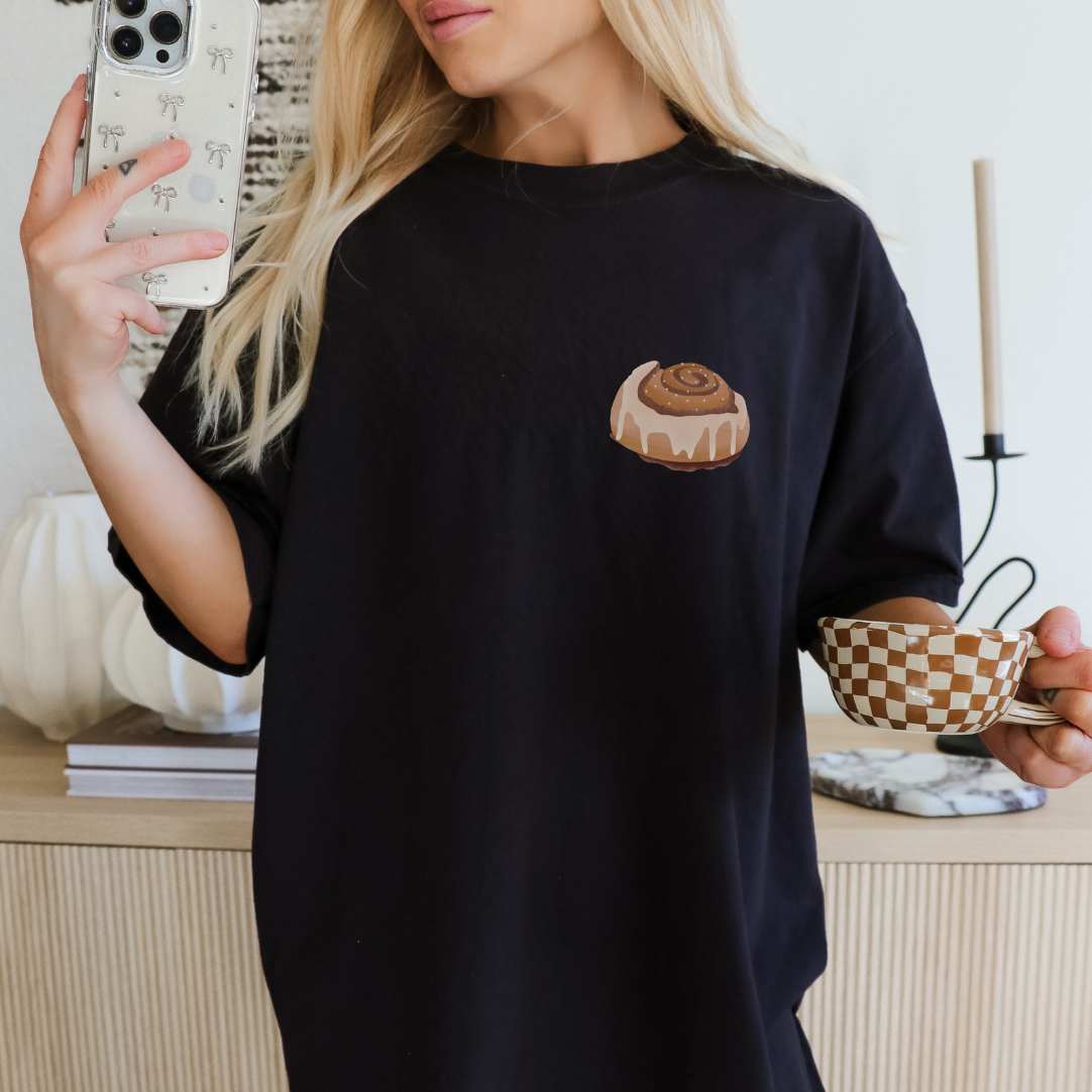 T -KIRTIE CINNMONON SLAIL KANELBULLAR - Organiczny prezent koszulki szwedzkiej szwedzki Fika