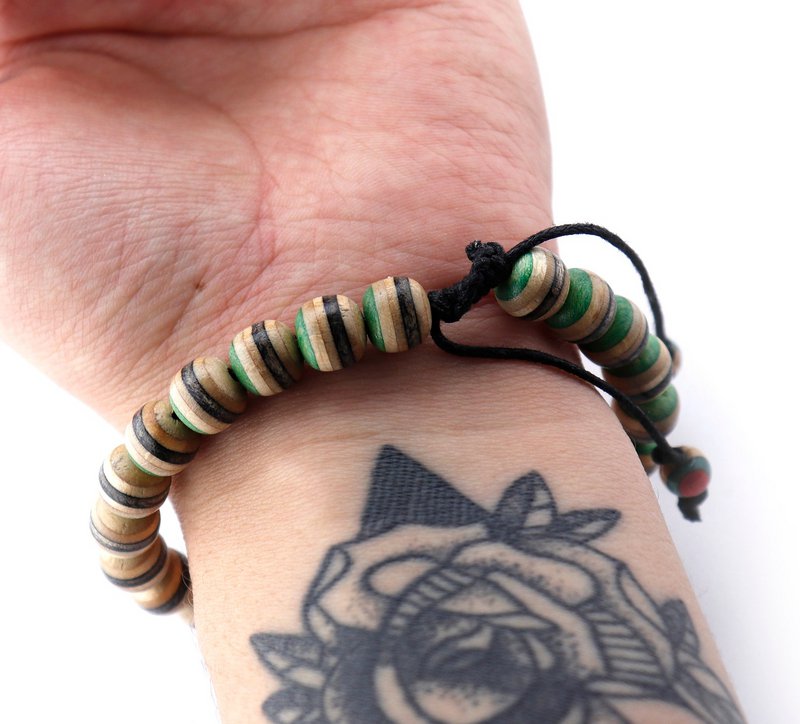 Gerecyclede skateboards houten kralenarmband, groen, 8 mm kralen, unisex, verstelbaar
