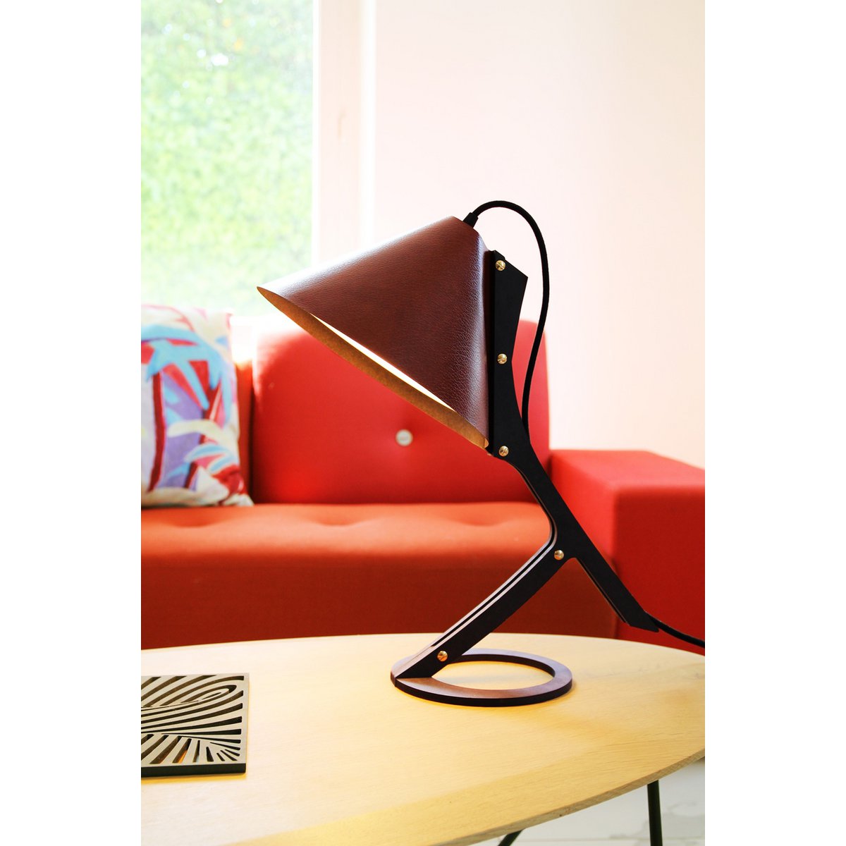 Lampe à poser SILENCE cuir revalorisé