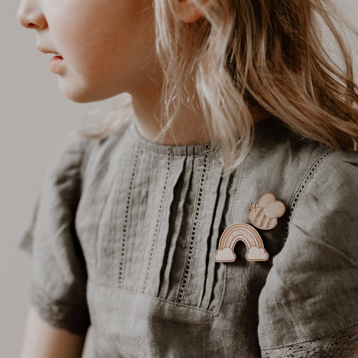 Wooden pins - Bee