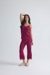 Bamboe kanten cami cropped broekpyjamaset in bordeaux
