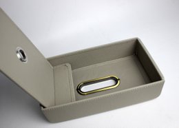Tapping Box di stoffa in pelle sintetica grigio chiaro con apertura in ottone