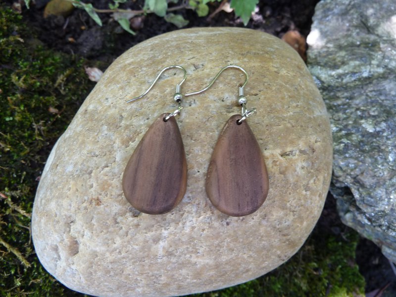 Drop-shaped hanging earrings made of fine walnut wood, very light, matt oiled surface