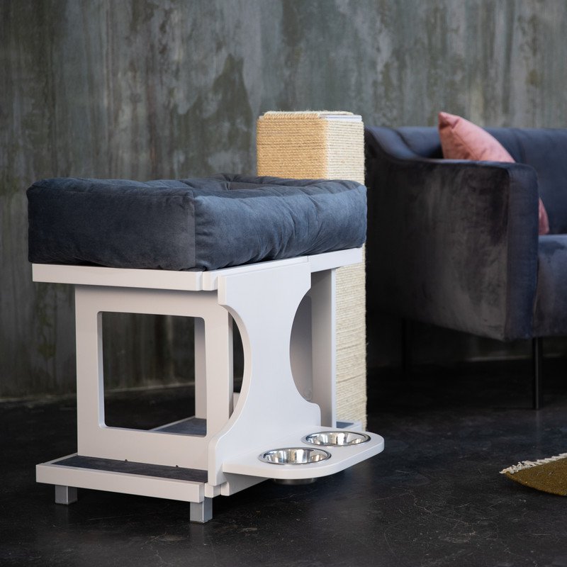 ALKSNIS – one level Cat house with feeding spot included