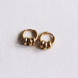 Stainless steel creole hoop earrings with 3 rings in a gold finish. The earrings have a classic hoop shape and a simple, elegant design.