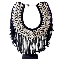Decoratieve ketting in zwart macrame