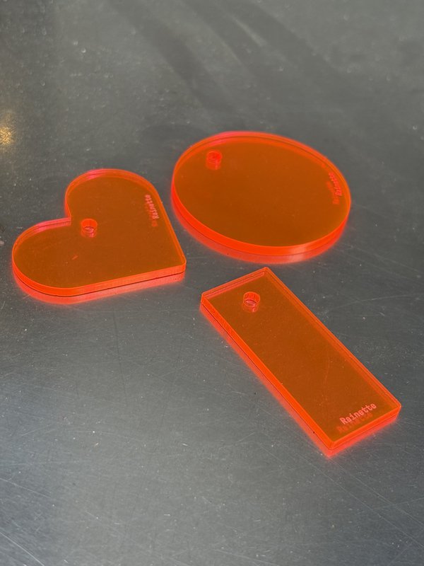 Zestaw breloków do kluczy z fluorescencyjnej plexi (12 sztuk)
