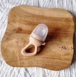 Smoczek Fruit Feeder - miękki brązowy