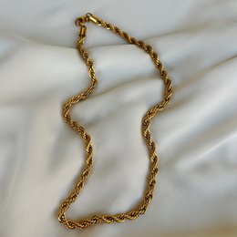 GOLDEN EMBRACE - Dobbelt halskæde i guldbelagt stål