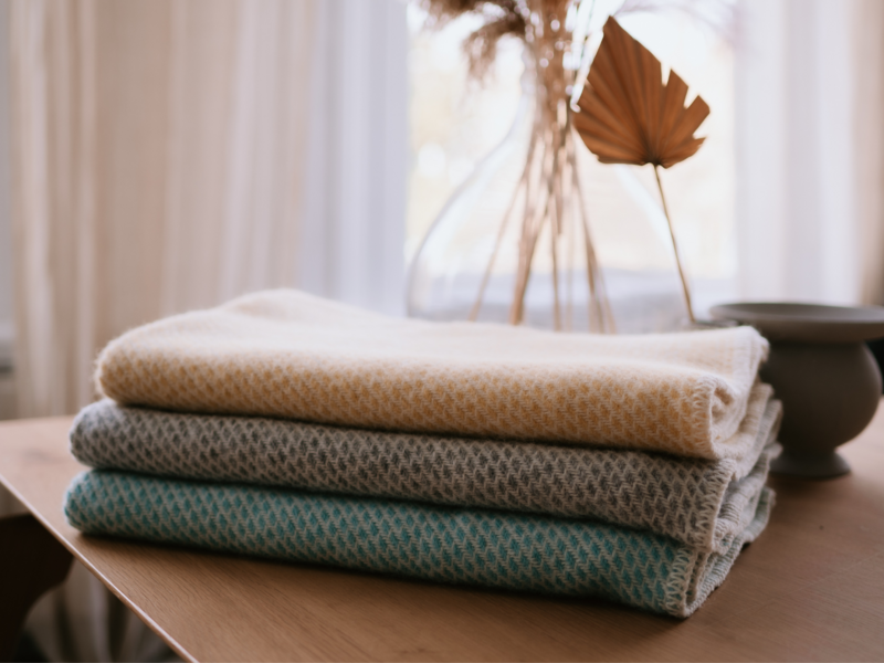 Crib blanket wool - Soft yellow