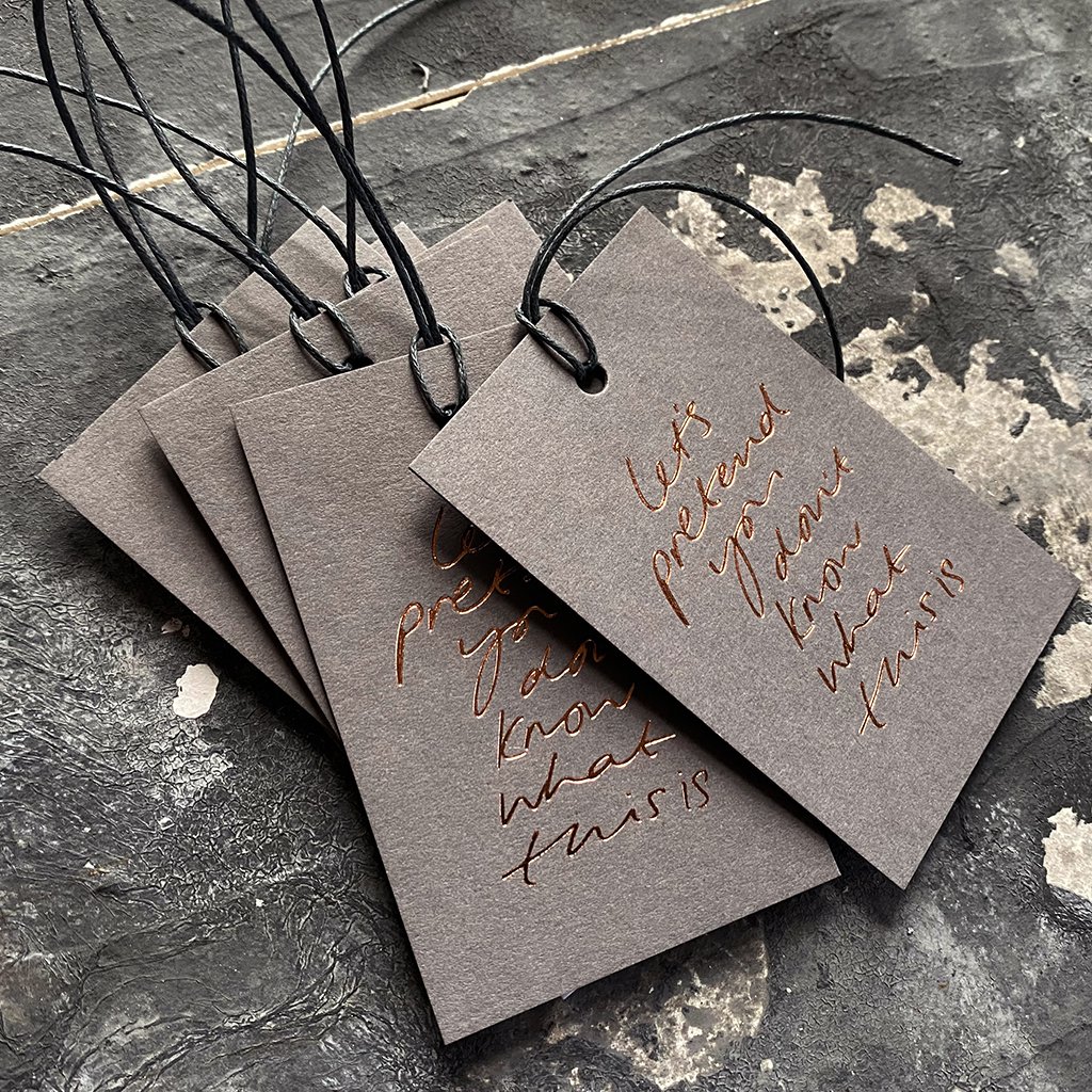 Lassen Sie uns so tun, als wüssten Sie nicht, was das ist – handfolierte Geschenkanhänger