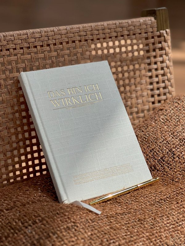 The Life Barn That's Me Really Journal 100 deep questions about personal development