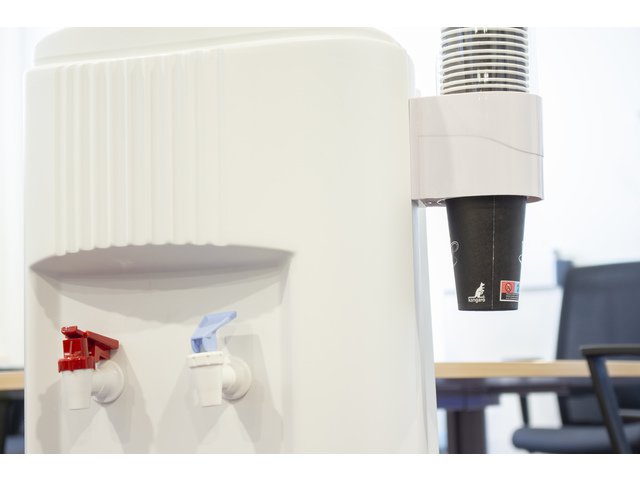 Cup holder water dispenser Basic. Capacity: 50 cups.