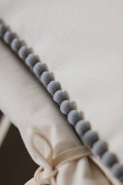 Tente tipi « Pompons gris » avec pompons