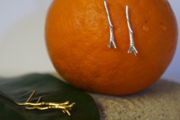 Petites boucles d'oreilles à tige : Jasmine Twig Design - Or sur argent sterling