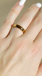 Sylvia - Einfaches konkaves Goldband
