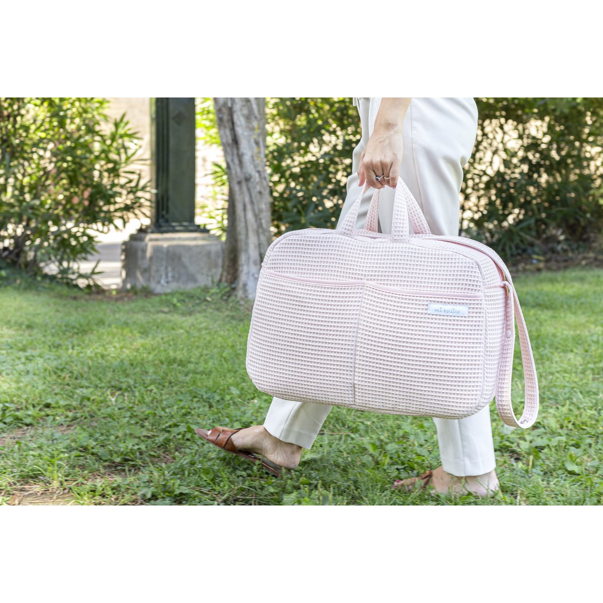 Bolso de maternidad Crossbody para carrito de bebé y para hospital. Bolsa organizadora práctica y elegante de gran capacidad. Producto fabricado en España.