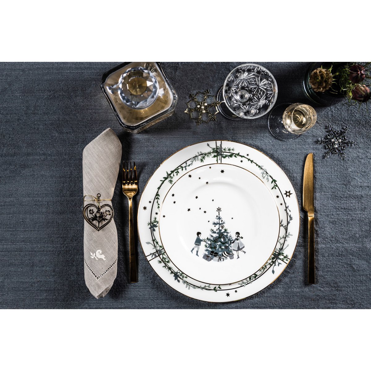 Winter Stars, Plate with Christmas Tree, 21 cm