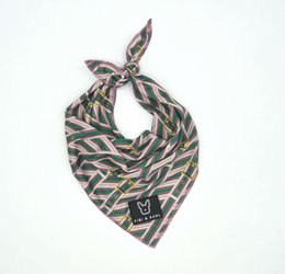 "Dog bandana with a stylish geometric pattern in neutral colors. Made of high-quality fabric for pet comfort and durability. Suitable for small to medium-sized dogs."