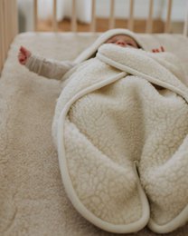 Couverture d'emballage pour bébé avec pieds et capuche - laine mérinos