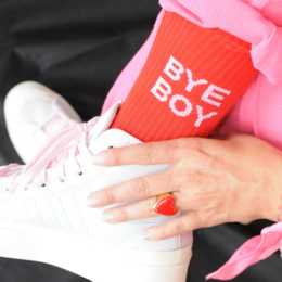 3-pakke %23StatementSocks BAD GIRLS CLUB "Message on Socks" Sokker i hvid, pink og rød gavesæt