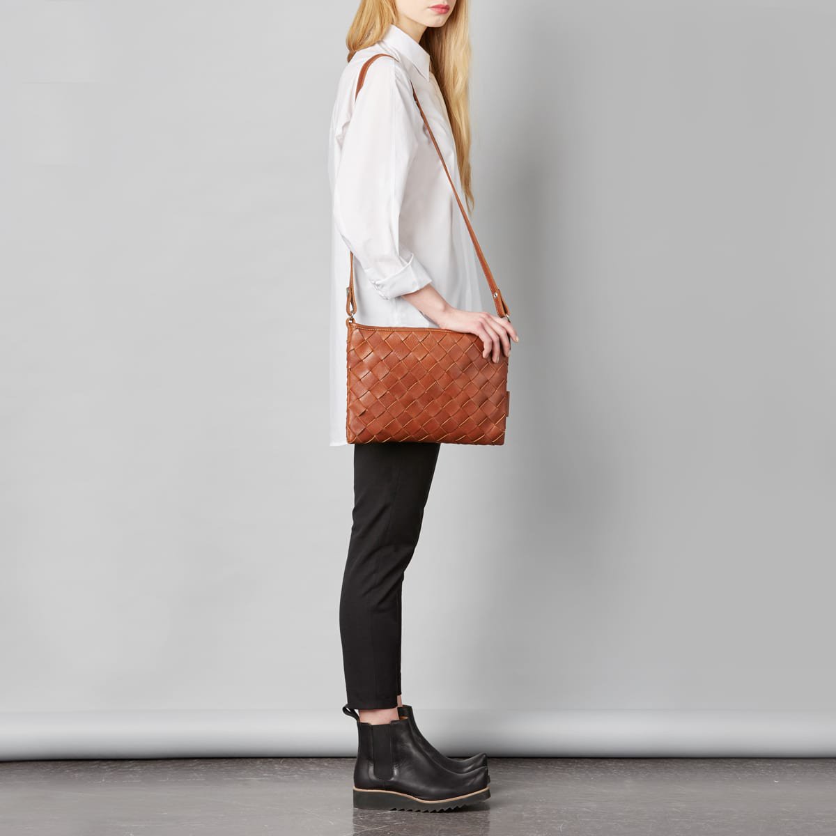 Trine Gewebte Clutch Large Cognac