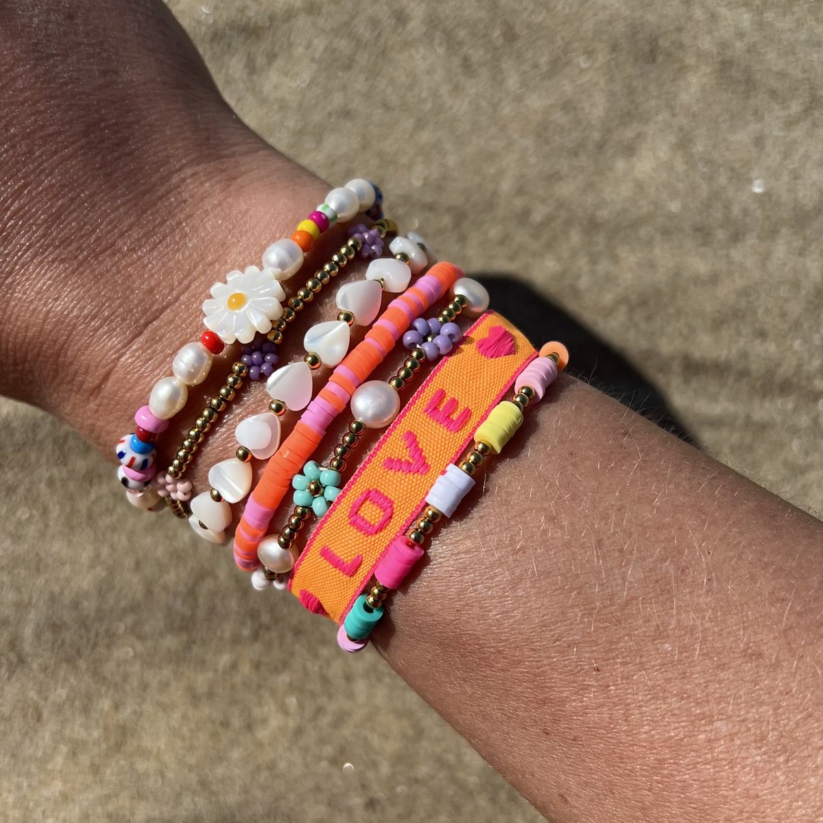 Bracelet | Mother of pearl hearts