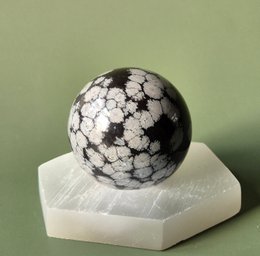 Snowflake Obsidian Sphere 4-5 cm – Healing Stone for Balance & Purification Sphere