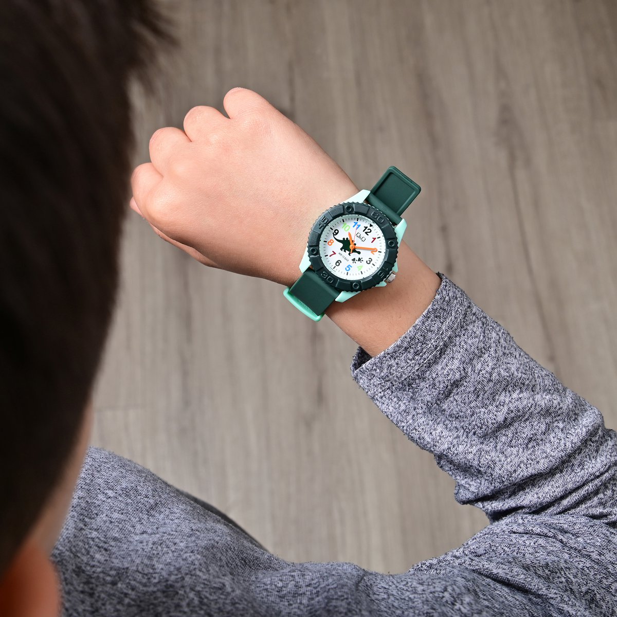 Montre enfant Q&Q, bracelet silicone, "Dinosaure", 10 bar, Ø 35 mm