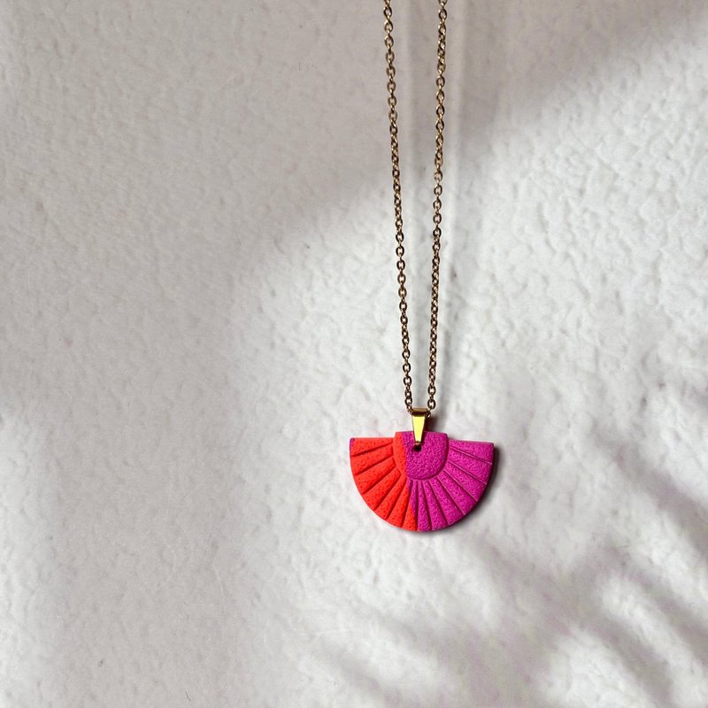 Riflessi di Costiera - Handcrafted Fan Necklace Gold Orange Fuchsia