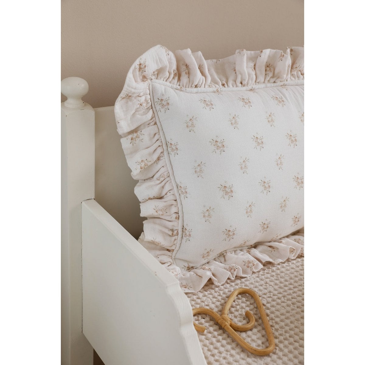 Coussin décoratif en mousseline à volant "Boho Flowers"