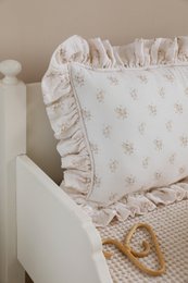 Coussin décoratif en mousseline à volant "Boho Flowers"