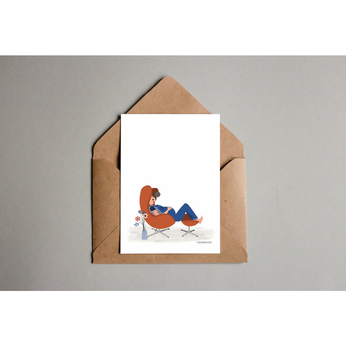 cartolina - serie 'pancia' - sedia a uovo