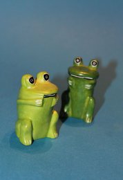 Green frog statues made of soapstone, featuring a round, bulbous shape and large, expressive eyes.