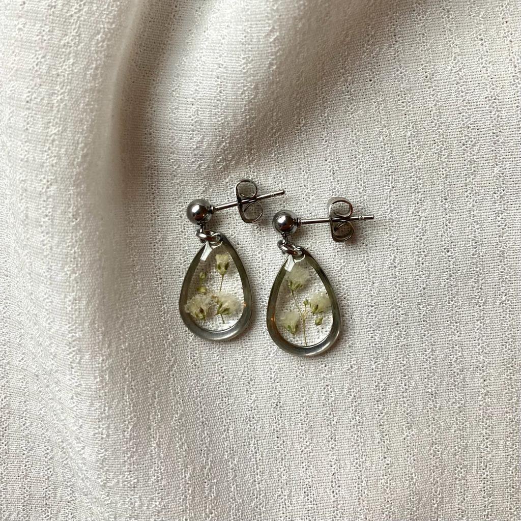 Resin/Stainless Steel Earrings silver with real 'Gypsophila'