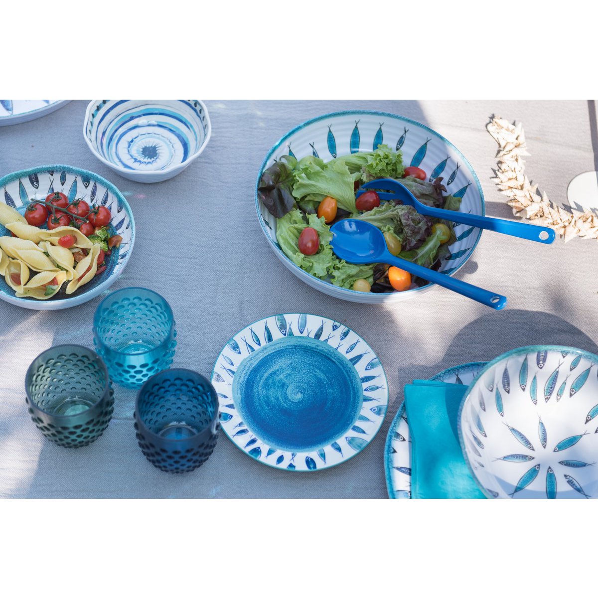 Arca Dotted aqua - Acryl Drinkbeker 350ml - lichtblauw - duurzaam, lichtgewicht, onbreekbaar, ideaal voor in de tuin, picknick, speelse look