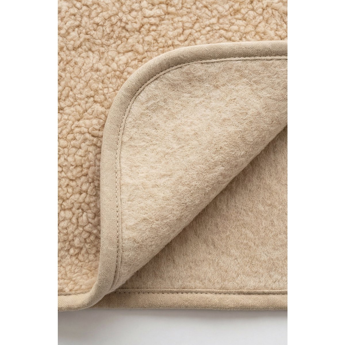 Wolldecke für das Kinderbett – 75 x 100 cm – einlagig – Merinowolle – Mandel