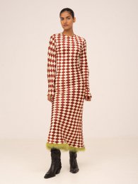 Rotes Federkleid mit Elfen-Diamantmuster