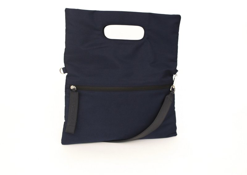 CARMEN TAS | BLAUW