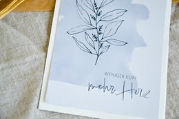 Postkarte "Weniger Kopf, mehr Herz"