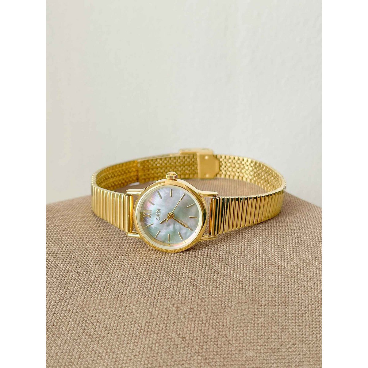 Lajas - Klassiek gouden quartzhorloge met ronde kast